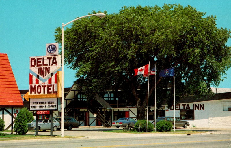 Delta Inn Motel (Tuc-Me-In Motel) - Vintage Postcard